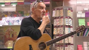 Zomrel legendárny český pesničkár