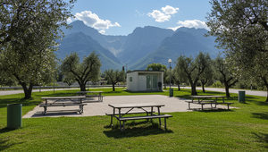 Kúpil si kávu a zabudol malé dcéry na odpočívadle. Vrátil sa,  keď mu zavolala polícia