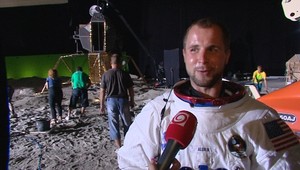 Z Hollywoodu do Bratislavy! Vyskúšali sme si pristátie na Mesiaci