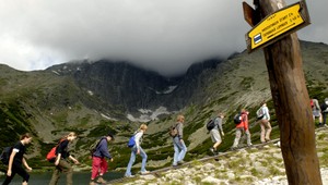 V Tatranskom národnom parku otvorili po zime chodníky. Turistov ale čakajú obmedzenia