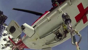 Pád lavíny vo Vysokých Tatrách. Masa snehu zranila skialpinistu