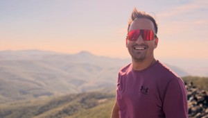 Slovenský spevák Petraník vymenil mikrofón za turistiku: Z Vápennej ukázal výhľady, ktoré stoja za výstup