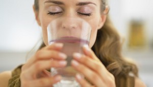 Päť rokov bez pitnej vody. Obyvatelia bytovky vo Vrábľoch sú zúfalí