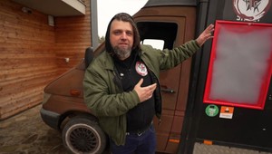 Kuchár JURAJ v Bez servítky šokuje hneď prvý deň: SVIEČKOVÚ spravil ako jedlo do RUKY!