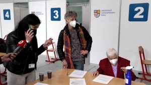 Obrovský chaos vo vakcinačnom centre: Desiatky ľudí, ktorí prišli ako sprievod, obišli naprázdno