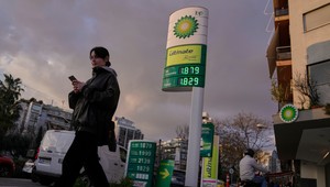 Grécko rozdáva peniaze na benzín. Toto by Slováci brali okamžite