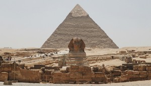 Záhadné svetlo na vrchole pyramídy: Turistov fascinuje dávna krása