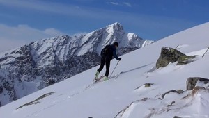 Lyžiari a turisti pozor! Lavínové nebezpečenstvo stále trvá