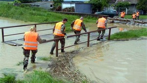 Polícia upozorňuje: 13 zásad ako sa správať počas povodní