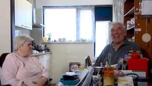 VIDEO: Muž podstúpil operáciu pod narkózou, od prebudenia sa neustále smeje