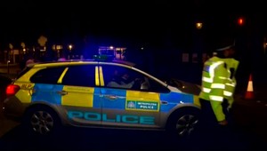 Obvinili muža, ktorý pri Buckinghamskom paláci napadol policajtov