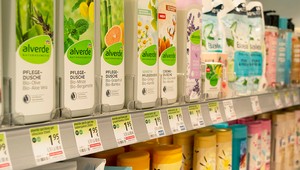 Lepšia orientácia v ponuke dm vďaka novým cenovkám