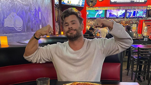 Krásny Thor si užíva Prahu! Hotel mu vybudoval osobné fitko, s manželkou zas vyvádzali na trhoch!