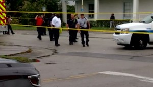 Dvaja mŕtvi po desivej streľbe na pohrebe. Medzi obeťami je aj len 15-ročný chlapec