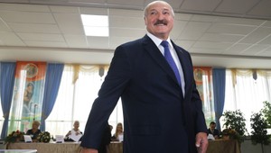 Alexandr Lukašenko ostáva v úrade. Vyhral s vysokým náskokom