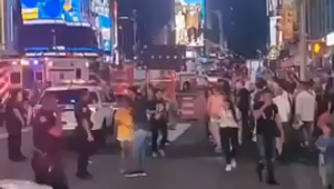 Panika na newyorskom Times Square. Celé námestie sa v okamihu vypratalo