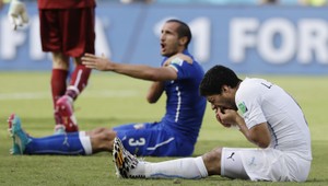 Trest FIFA pre Suáreza je známy: 9 zápasov, 4 mesiace, 100 tisíc frankov!