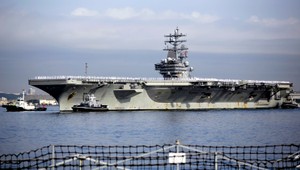 Ruské vojenské lietadlá sa priblížili k americkej lietadlovej lodi