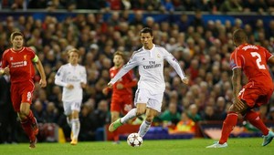 Real dominoval v Liverpoole, skvelý obrat Arsenalu