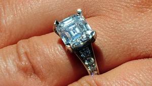 Bodla priateľa do chrbta. On ju za to požiadal o ruku