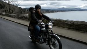 Pri nehode motocykla zahynul len 56-ročný hviezdny spevák, za duet s českou speváčkou získali Oscara!
