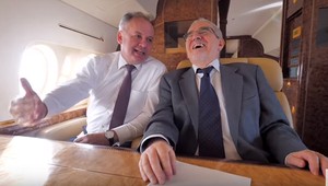 Do prezidentského špeciálu iba s vedierkom, vtipkoval Kiska s moderátorom Sajfom