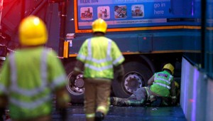 V uliciach úradujú falošní smetiari. Za vinše si pýtajú peniaze