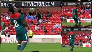 Macher Fabian (23). Žuvačku vypľul a kopačkou vrátil do úst