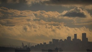 Po páde lávky v prístave hlásia mŕtvych aj zranených