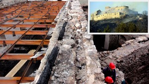 Rekonštruujú Krásnu Hôrku. Začínajú s opravou strechy