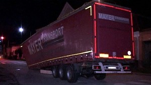 Z kamiónu sa utrhol náves, našťastie nikoho nezranil