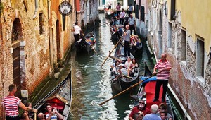 Na skok do Benátok? Radnica spoplatnila denný vstup troma eurami