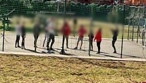 Niektorí tínedžeri nariadenia ignorujú. TV JOJ kontaktovala diváčka, ktorá je svedkom ich stretnutí