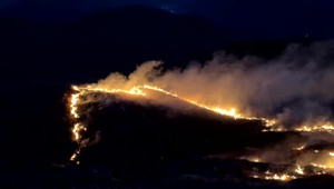 Požiar na hrebeni Malej Fatry: Zasahovali desiatky profesionálnych aj dobrovoľných hasičov