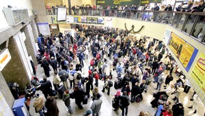 Sťahovanie národa na sviatky. Vo vlakoch zostávajú posledné miesta