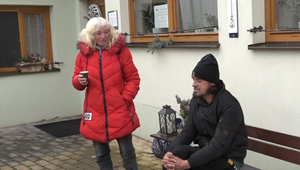 Bezdomovcom zmenila život. Vzdali sa alkoholu a začali pracovať