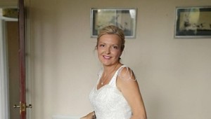 Vydávala sa pred 60-tkou a svoje svadobné šaty nechcela navždy odložiť do skrine: Táto nevesta vás poriadne pobaví