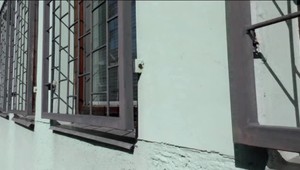 Humenskí policajti riešia mimoriadny prípad: V izbe ubytovacieho zariadenia znásilnili ženu