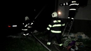 V rodinnom dome došlo k výbuchu, dvaja ľudia sú v nemocnici