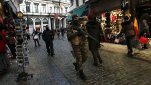 Polícia pri raziách v Belgicku zadržala 21 ľudí, stále platí najvyššia ochrana
