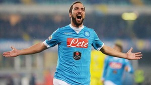 Juventus potvrdil angažovanie Higuaína za 90 miliónov eur