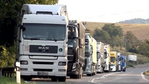 Dôležité upozornenie pre vodičov kamiónov. Maďarsko plánuje obmedzenie