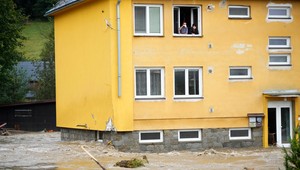 Česká polícia bojuje s rabovaním počas povodní. Páchateľom hrozia tvrdé tresty