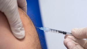 Rezort zdravotníctva spustí očkovanie novou vakcínou proti koronavírusu