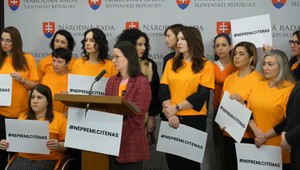 Poslankyne opozície sa spojili: Vláda podporuje znásilňovanie, pošliapava práva žien a dievčat