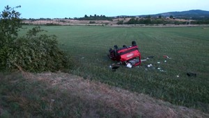 Vodiči našli v noci pri ceste havarované auto, no po posádke nebolo ani stopy. Okolie prehľadávali aj policajní psovodi
