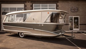 S týmto báječným vintage prívesom sa vrátite späť do 60. rokov