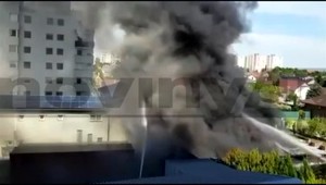 V Podunajských Biskupiciach vypukol požiar. Hustý dym je viditeľný na niekoľko kilometrov