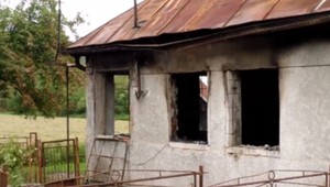 Rodine po výbuchu domu pomáhajú ľudia z okolitých dedín