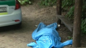 Žiarlivec zastrelil dvoch ľudí a uteká!